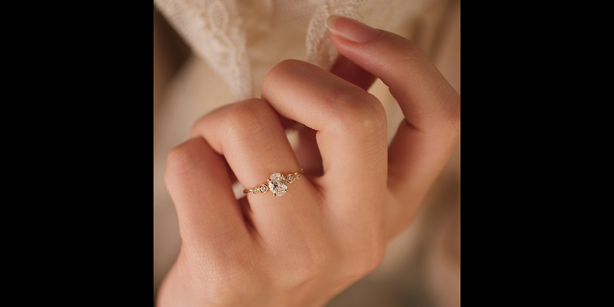 ファンシーカットダイヤ オーバルシェイプ 計0.75ct K18YG