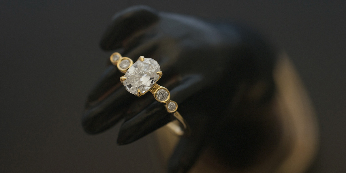 ファンシーカットダイヤ オーバルシェイプ 計0.75ct K18YG